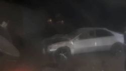 В Токмоке «Тойота Виндом» на большой скорости врезалась в забор частного дома <i>(фото)</i>