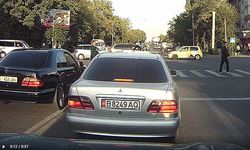 На Чуй - Суюмбаева водитель «Мерседеса» с госномером <b>01KG 414 ADN</b> нарушил 4 правила дорожного движения <i>(видео)</i>