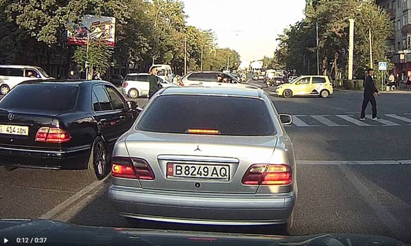 На Чуй - Суюмбаева водитель «Мерседеса» с госномером 01KG 414 ADN нарушил 4 правила дорожного движения (видео)