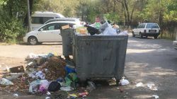 На Тыныстанова - Чуйкова постоянно переполненные мусорные баки (фото)