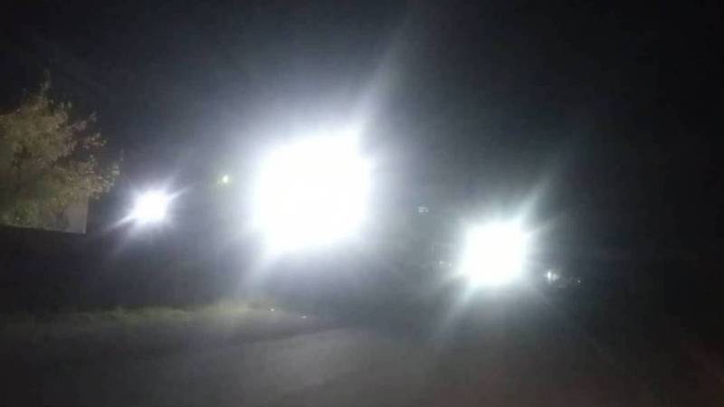 Прожекторы Кантского цементного завода слепят водителей (фото)