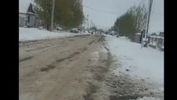 Жители Каракола просят очистить улицы города от снега