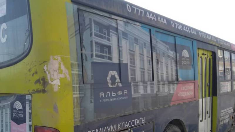 Горожанин: Реклама на автобусах мешает обзору