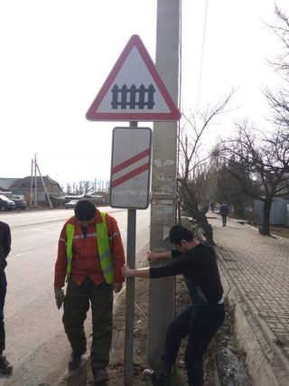 «Бишкекасфальтсервис» восстановил знак на ул.Ауэзова (фото)