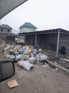 Жители жилмассива Кара-Жыгач просят убрать мусор на перекрестке Толстого-Ыссык Кол