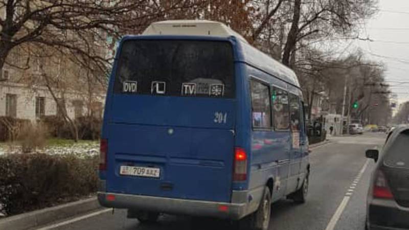 На Манаса-Московской водитель маршрутки выехал на встречную полосу троллейбуса (фото)