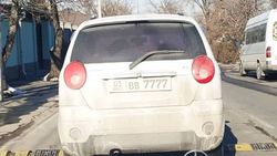 В Бишкеке замечена машина со странными госномерами