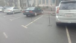 Бишкекчанин: Как выяснить, законно ли огорожена парковка?