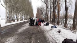 На трассе Каракол-Бишкек пассажирская маршрутка попала в ДТП (видео, фото)