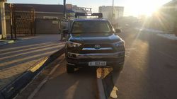 Водитель внедорожника припарковался на тротуаре на 7 Апреля-Шоокум