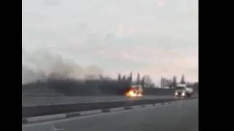 Видео — На обочине объездной сгорела машина