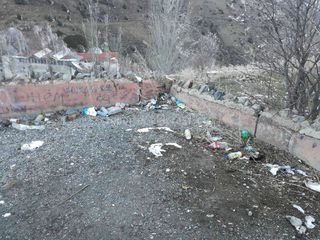 Посетитель просит очистить мусор на участке «Теплых ключей» Аламединского района (фото)