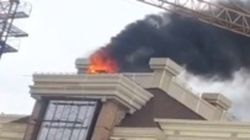 Очевидцы присылают видео и фото пожара в многоэтажном доме в Бишкеке