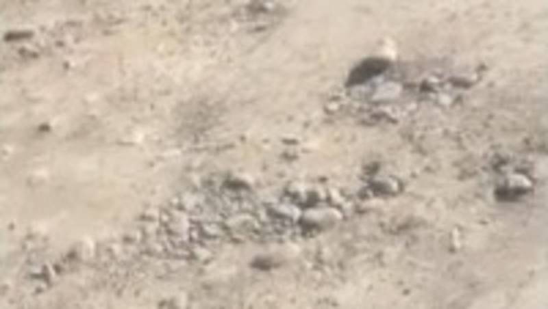 В Нижней Ала-Арче дорога возле айыл окмоту в плохом состоянии, - местный житель. Видео