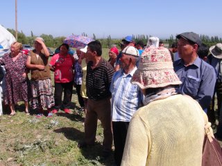 Жители села Кара-Жигач проводят акцию против продаж земли <b>(фото, видео)</b>