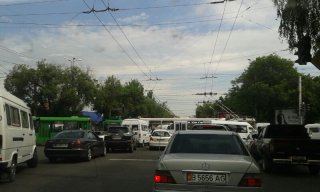 На Ахунбаева — Байтик Баатыра не работает светофор, - читатель <b>(фото)</b>