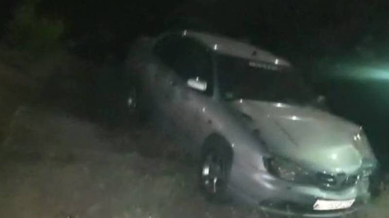В мкр Кок-Жар в Бишкеке машина слетела с обрыва. Видео
