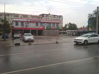Бишкекчанин: Ранее демонтированное ограждение на ул.Сухэ-Батора вновь восстановили (фото)