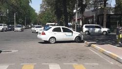 Водитель припарковал свой автомобиль в неположенном месте на ул.Исанова