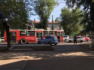 На пересечении Московской-Шевченко легковушка врезалась в троллейбус