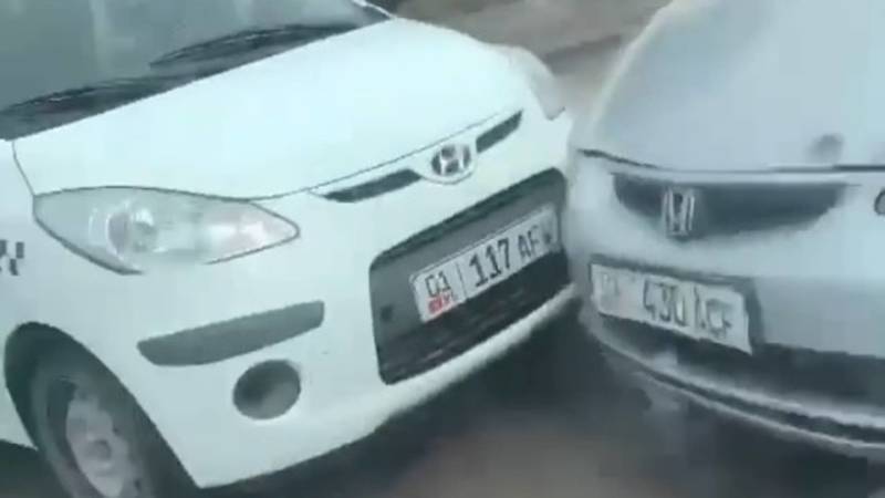 На Ахунбаева столкнулись две машины «Яндекс такси». Видео