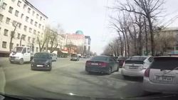 На Ахунбаева «Тойота» развернулась через двойную сплошную. Видео