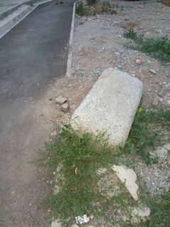 В жилмассиве Кок-Жар на новом тротуаре провалился асфальт