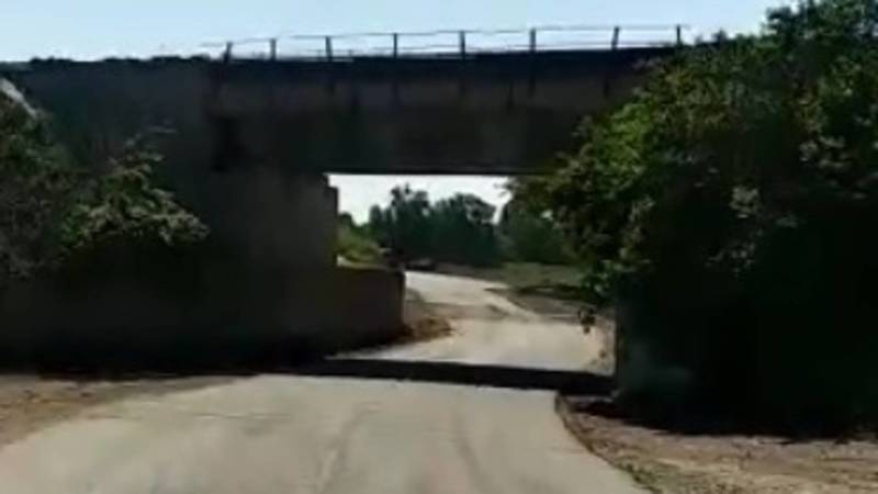 Житель Новопокровки жалуется на состояние новой дороги. Видео