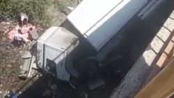 В Токтогульском районе фура упала с моста. Видео