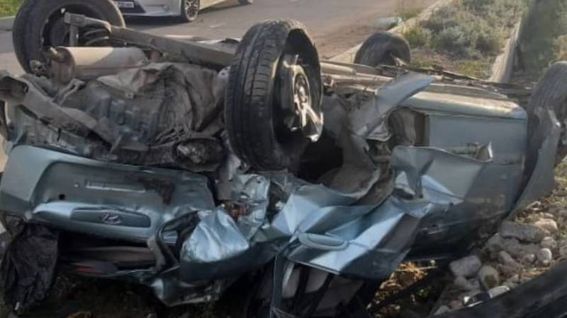 В жуткой аварии в Чолпон-Ате пострадали 2 человека, - очевидцы (видео)