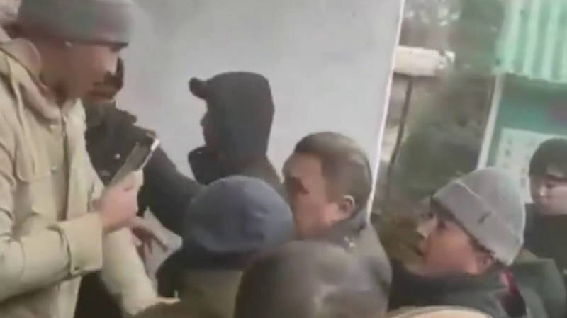 Протест у РУВД Сокулука из-за изнасилования 16-летней девушки. Видео