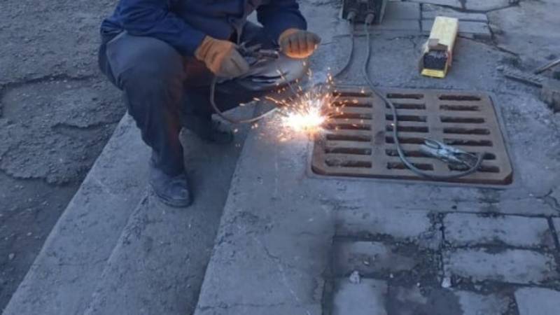 «Бишкекасфальтсервис» установил решетки ливнеприемника на Кайназаровой еще в ноябре, - мэрия