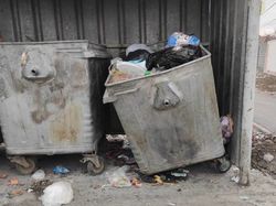 Отремонтируйте мусорный бак по Шералиева-Кара Кужур, - бишкекчанин. Фото