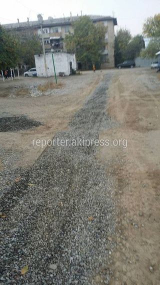На ул.Матросова в Жалал-Абаде нет воды из-за работ по замене труб - житель
