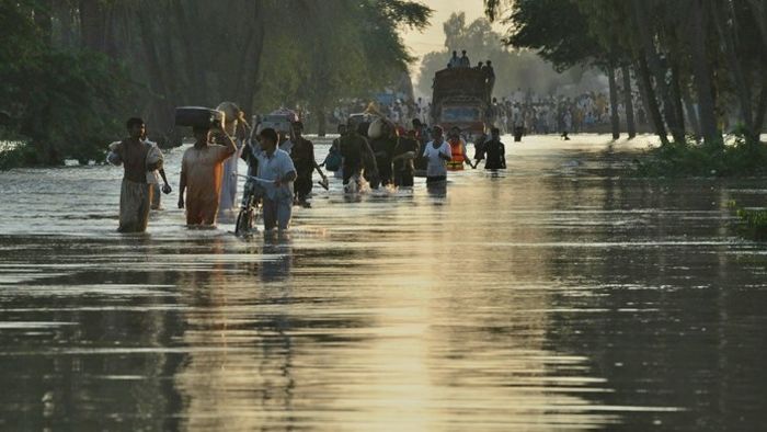 Студент из Пакистана просит бишкекчан не повышать арендную плату за ...