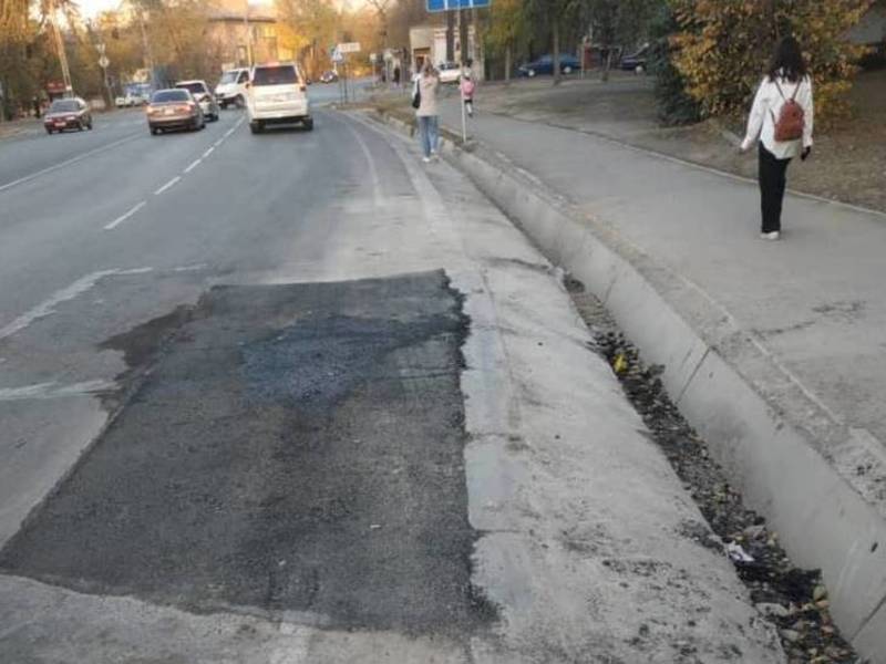 На Фрунзе-Лермонтова мусор после ремонта дороги. Фото