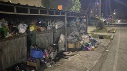 Горожанин жалуется на мусор в 12 мкр. Фото