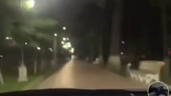 Водитель проехал по тротуару бульвара Эркиндик и опубликовал видео в TikTok. Видео