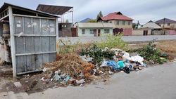 На Шералиева—Кара-Кужур просят сделать мусорные баки, ремонт которых когда-то обещала мэрия Бишкека