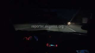 В Боомском ущелье на трассе нет светоотражающих лент