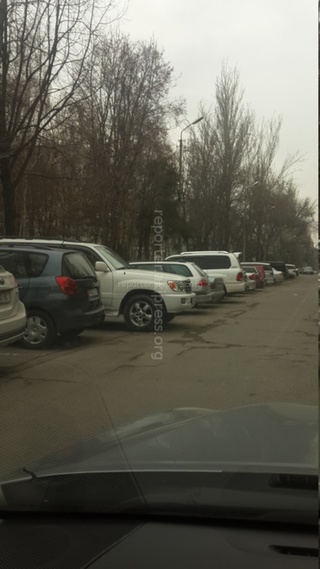 Почему запрещено проезжать по ул.Тыныстанова возле МВД? Проезд мог бы облегчить ситуацию на дорогах, - читатель <b><i> (фото) </i></b>