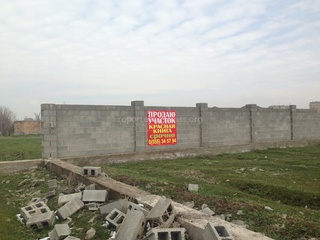 В парке Ататюрка несколько лет лежит свалка строительного мусора, и кто-то продолжает строительство и продажу незаконных объектов, - читатели <b><i>(фото)</i></b>