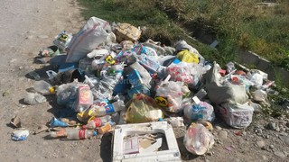 Сотрудники МП «Тазалык» 2 неделю не вывозят мусор в ж-м «Арча-Бешик», объясняя тем, что жители не платят за услугу, - житель <b><i>(фото)</i></b>