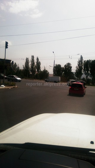 На пересечении улиц Токомбаева и Жукеева-Пудовкина не работает светофор, - автолюбитель <b><i>(фото)</i></b>