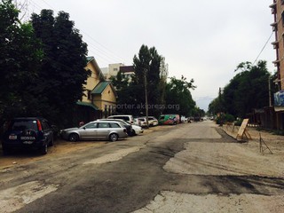 После замены труб на улице Уметалиева сделали некачественный ремонт дороги - читатель<b><i>(фото)</i></b>