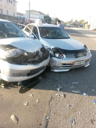 Из-за отсутствия светофора на пересечении улиц Осмонкула-Салиевой произошла авария, - читатель <i>(фото)</i>