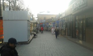 По улице Абдрахманова незаконно установлен киоск, - горожанин (фото)