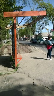 Остановка на пересечении улиц Жибек Жолу-Коммунарова остается без крыши, - читатель (фото)