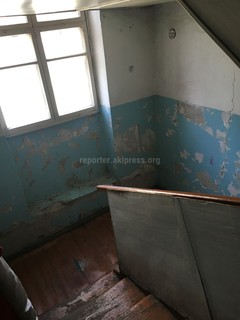 Читатель жалуется на состояние здания Октябрьского РОВД Бишкека <i>(фото)</i>