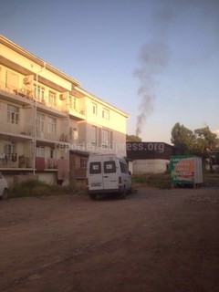 На территории бывшего завода «Фрунзе» работают предприятия, выпускающие вредный дым, а рядом расположен жилой квартал, - читатель (фото)